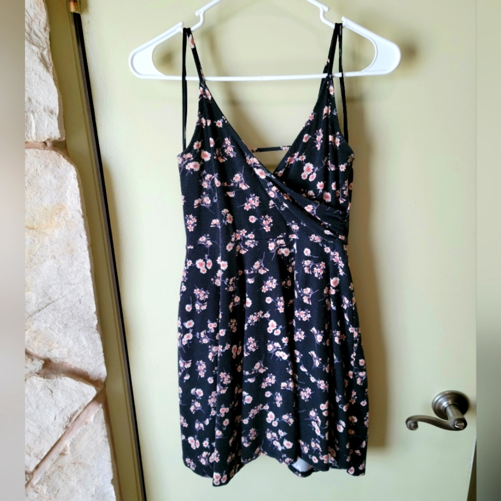 Forever 21, Size M, Floral Black Mini Dress